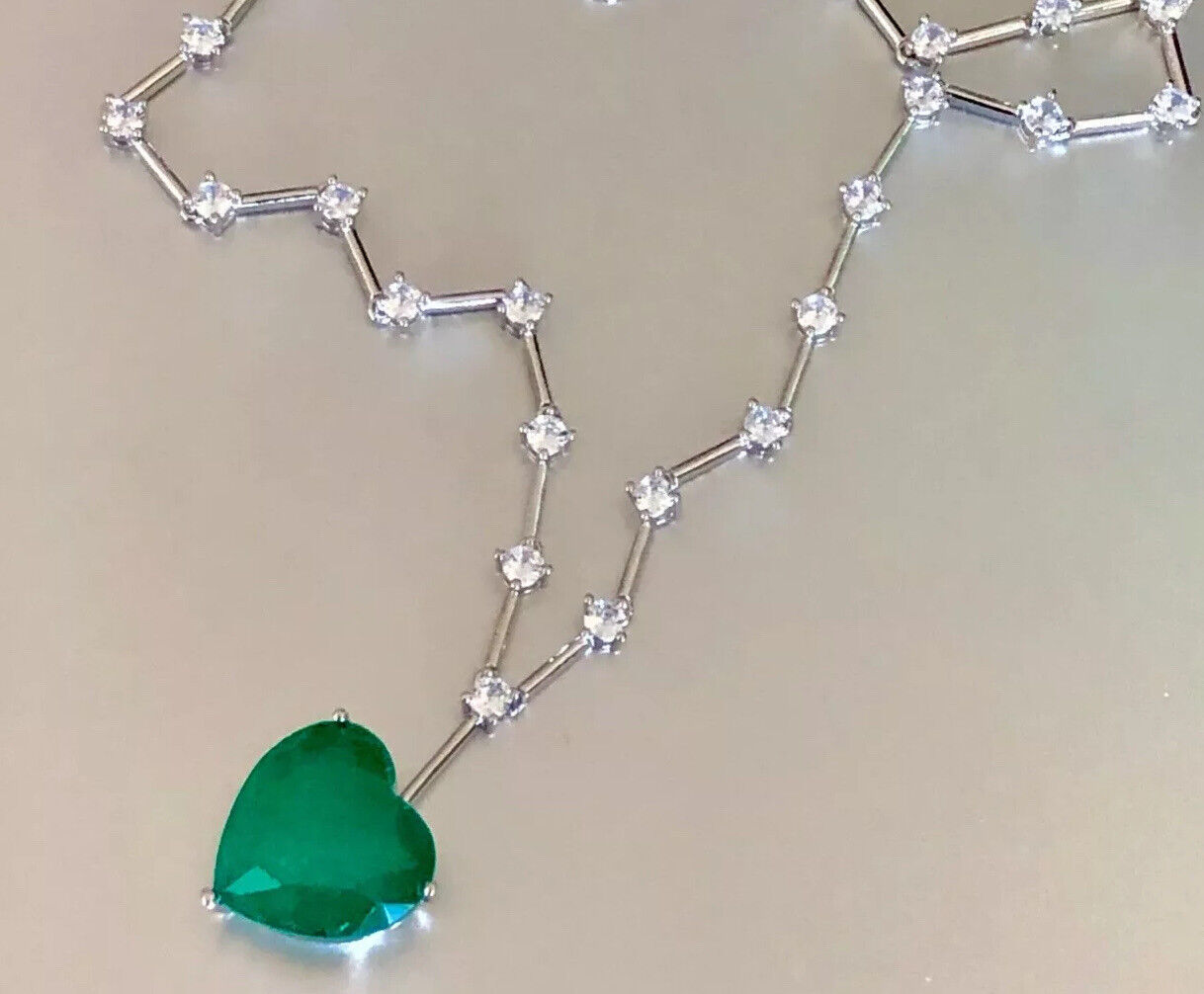 18k White Gold GP Heart Pendant Necklace made w Swarovski Crystal Green Stone