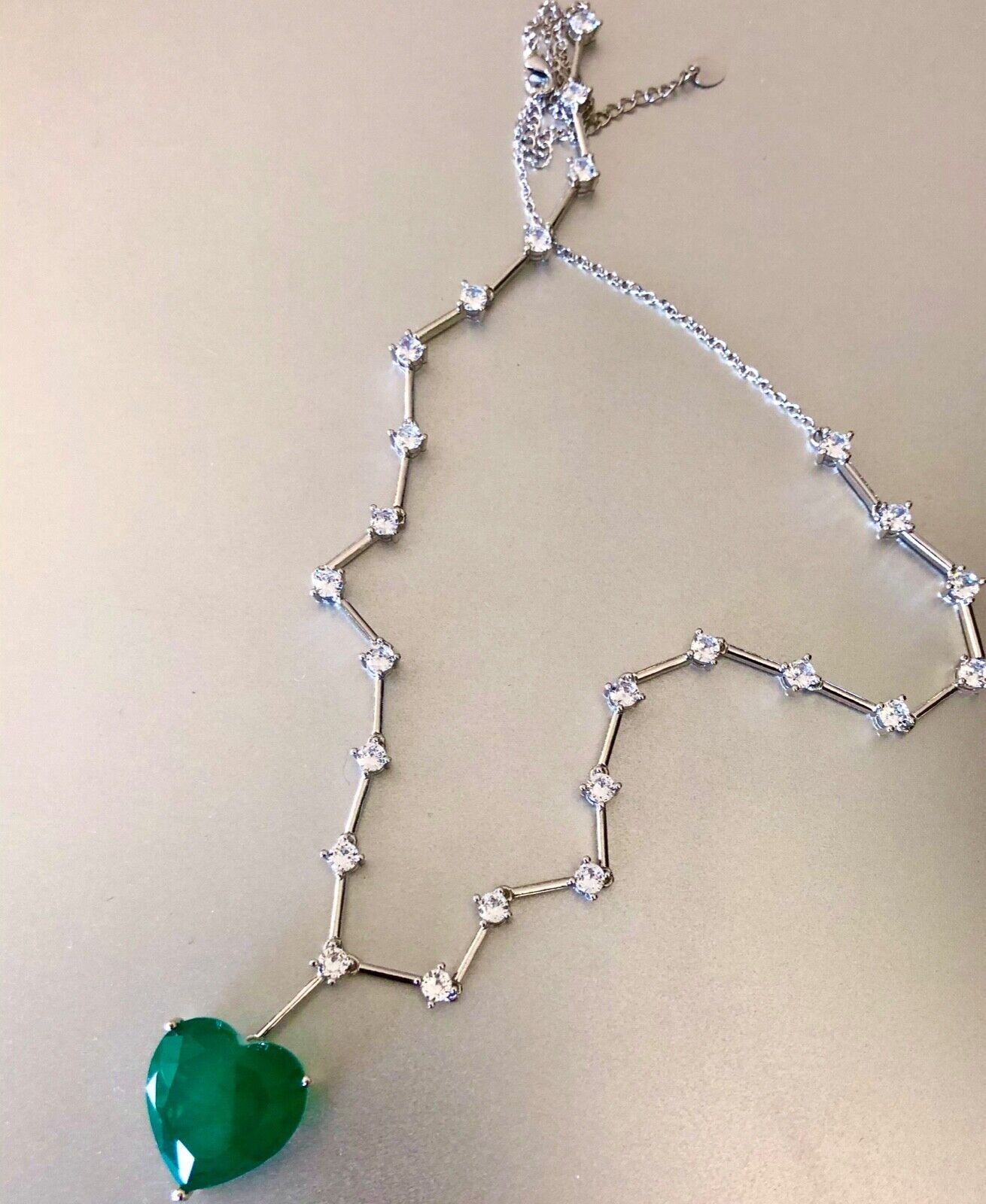 18k White Gold GP Heart Pendant Necklace made w Swarovski Crystal Green Stone