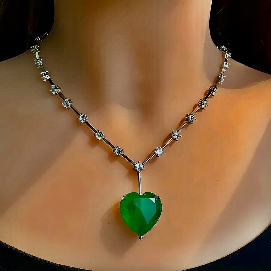 18k White Gold GP Heart Pendant Necklace made w Swarovski Crystal Green Stone