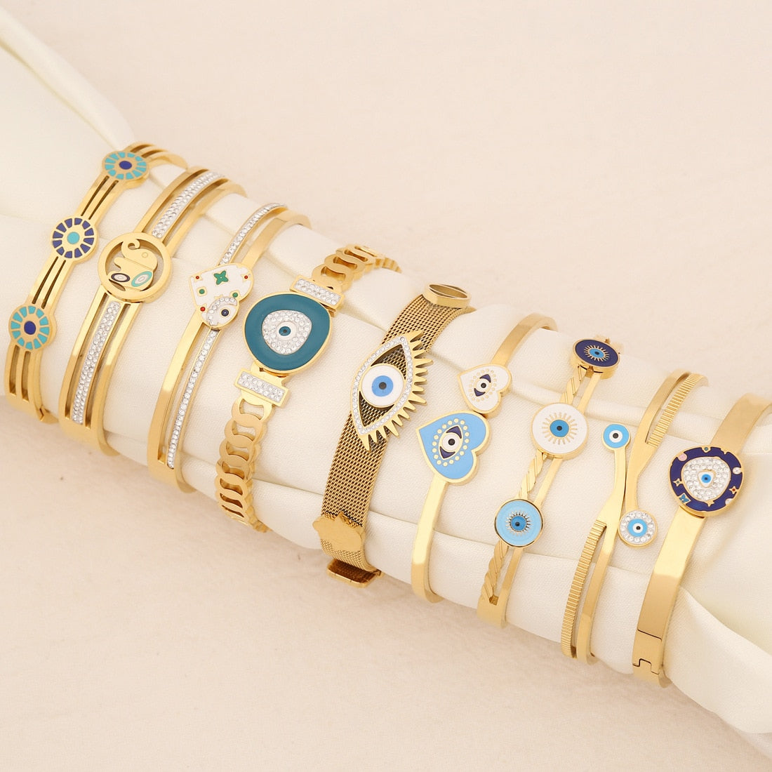 Love Heart Eye Bangle: Fashionable Stainless Steel Bracelet for Women