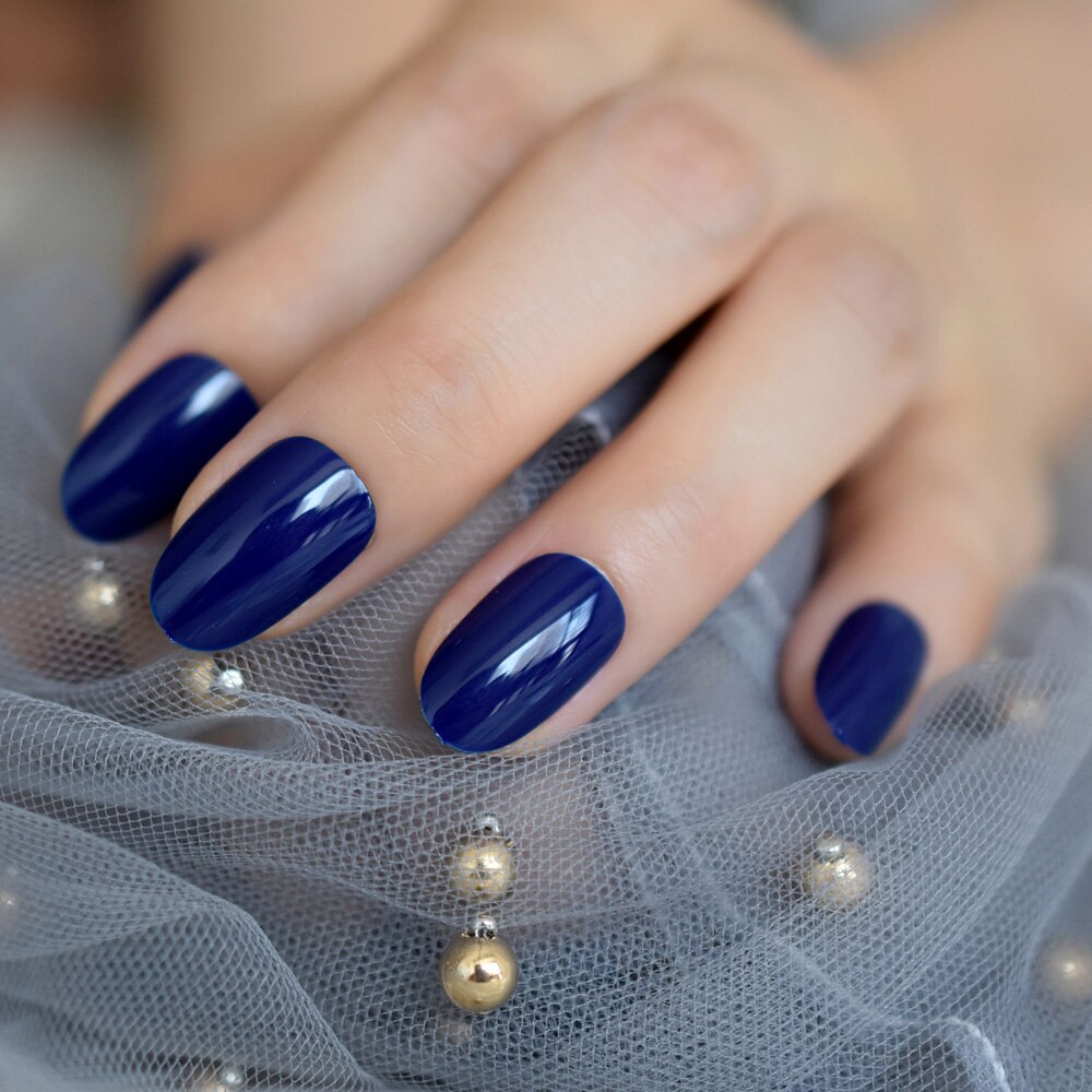 Radiant Reusable Medium Oval False Nails in Glossy Light Purple - Elevate Your Manicure Game